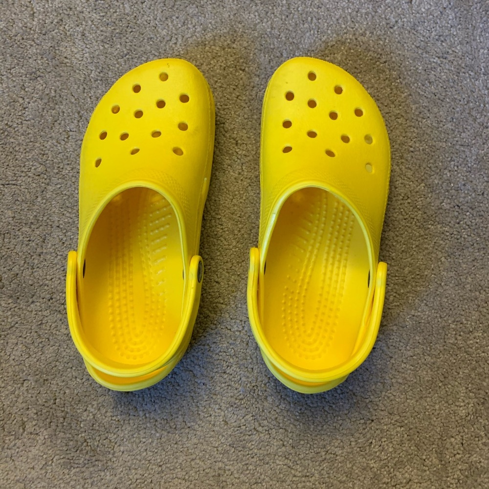 💛Crocs yellow size men’s 6 women’s 8